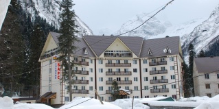 Домбай: Отель Снежный Барс