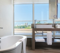 Номер Swiss Executive, с террасой и видом на море - с двуспальной кроватью в Swissotel Resort Сочи Камелия