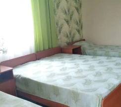 Четырёхместный номер Comfort с балконом в У Комаровых