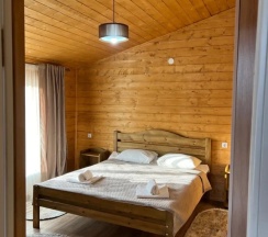 Четырёхместные апартаменты с 2 комнатами с балконом и с красивым видом из окна в Arkhyz family lodge