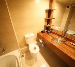 Номер Superior с балконом в The Melanesian Port Vila Hotel