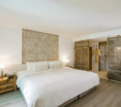 Двухместный номер Tropical Garden с видом на бассейн двуспальная кровать в Eden Beach Khaolak Resort and Spa A Lopesan Collection Hotel