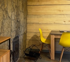 Двухэтажный дом с видом на реку, сад и горы в Дагар