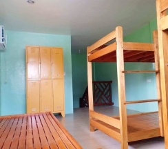 Кровать в общем номере (мужской номер) в Seaside Hue Resort