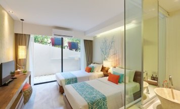 Четырёхместный номер Superior с балконом в Bandara Beach Resort, Phuket