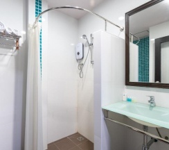 Двухместный номер Standard с балконом 2 отдельные кровати в The BluEco Hotel