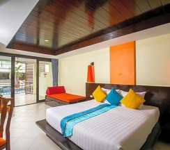 Трёхместный номер Standard с видом на бассейн в Woovo Phuket Kata