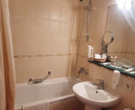 Улучшенный с мансардным окном в Golden Hotel