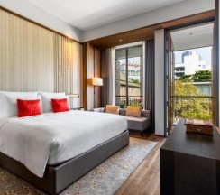 Двухместный номер Deluxe с видом на бассейн двуспальная кровать в Villa Deva Resort & Hotel Bangkok