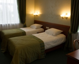 3. Трёхкомнатный "Семейный номер", с видом на Монастырскую площадь в Боровница