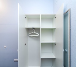 Семейный номер с общей ванной комнатой «Детективы» в BookCase Hostel