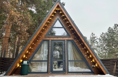 пос. Подлесный: Коттедж A-frame в сосновом лесу