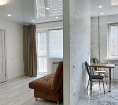 Четырёхместные апартаменты с 2 комнатами с балконом в Apartdzr
