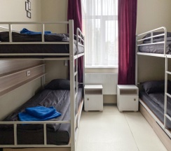 Двухкомнатный номер с двухъярусными кроватями в 33 Отель