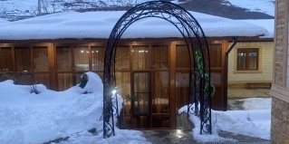 Барзикау: Коттедж White House