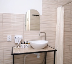 Шестиместные апартаменты с красивым видом из окна в Аибга