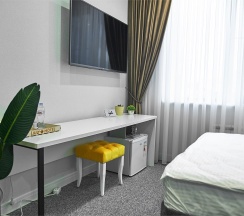 Двухместный стандарт с двуспальной кроватью (9) в July hotel