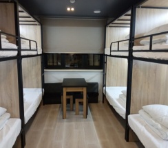 Общий мужской 10 местный номер нижние кровати в На Рубле