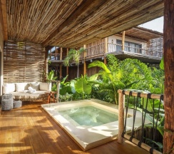 Двухместный номер Shizen Plunge Pool с видом на сад двуспальная кровать в Hotel Shibari Tulum - Restaurant & Cenote Club
