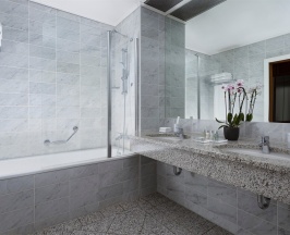 Номер «Улучшенный Твин» в Балчуг Кемпински Москва