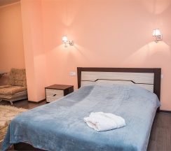 Двухкомнатный с кухней в Вип-Хаус