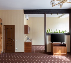 Апартаменты с просторной спальней, обеденной зоной и балконом в My Favourite Garden Hotel