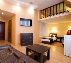 Комфорт+  4-х местный (2 двуспальные кровати или 1 двуспальная и 2 раздельные кровати) в Автодвор