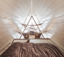 Радость в Hut house