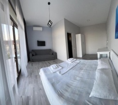 Трёхместный номер Standard с балконом в Guest House Madonna