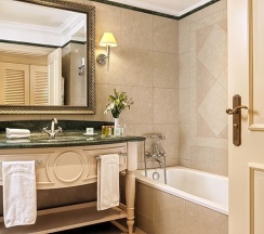 Семейный номер Standard в Aphrodite Hills Hotel
