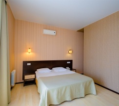 Стандарт с большой кроватью в Avangard Hotel