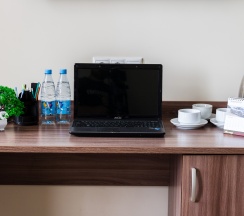 Трехместный стандарт в Аристоль