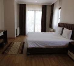 Вилла с балконом и с красивым видом из окна в Guzel Evler Family Resort