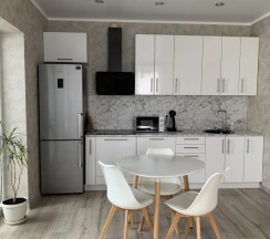 Апартаменты с балконом и с красивым видом из окна в Квартира Harmony Place