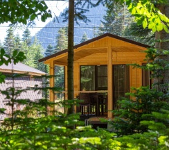 Четырёхместный коттедж с 2 комнатами с красивым видом из окна в Forest house resort