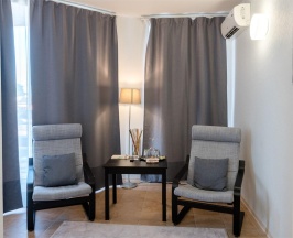 Номер стандарт семейный с 1 односпальной и 1 двуспальной кроватью в Loyal Guest House