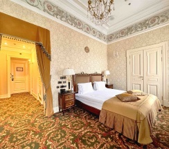 Классический номер c видом на город в Taleon Imperial Hotel