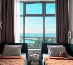 Трехкомнатный апартамент Luxury Dubai с двумя спальнями в Real Apartments Sochi