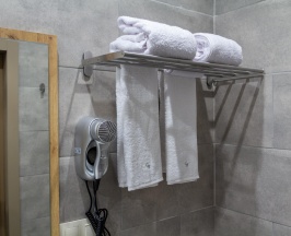 Номер стандарт с 1 двуспальной кроватью (без окна) в Gesten hotel