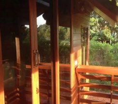 Двухместный коттедж с балконом двуспальная кровать в Check In & Chill Out Laem Sok Pier
