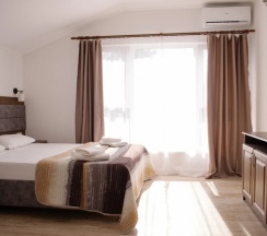 Четырёхместные апартаменты с 2 комнатами с балконом и с видом на море в Талион