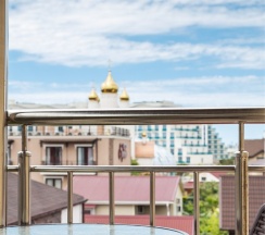 Трехместный номер Комфорт с балконом в Сюзэн