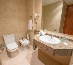 Трёхместный номер Standard с балконом в Hotel California Palace