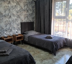 Трёхместный номер Comfort с красивым видом из окна в Шале