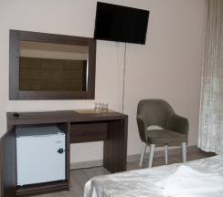 Трехместный номер с 3 односпальными кроватями в Zzz