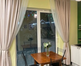 Четырёхместный коттедж с 2 комнатами с красивым видом из окна в Нептун-2