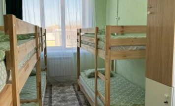 Шестиместный номер с двухъярусными  кроватями 204 в Уютный дом