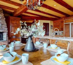 Коттедж с 4 комнатами в Juniper Ridge 16 5000 sq ft, Grand Chateau at Eagle, Expansive Mountain Views by RedAwning
