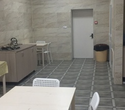 Стандартный семейный номер с 1 двуспальной и двухуровневой кроватью в Жемчужинка