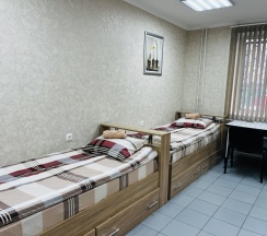 Кровать в 4-местном общем мужском номере в Темпер прайд